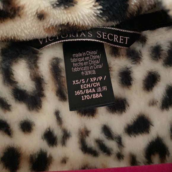 Victoria's Secret Leopard Print Robe - Picture 4 of 4